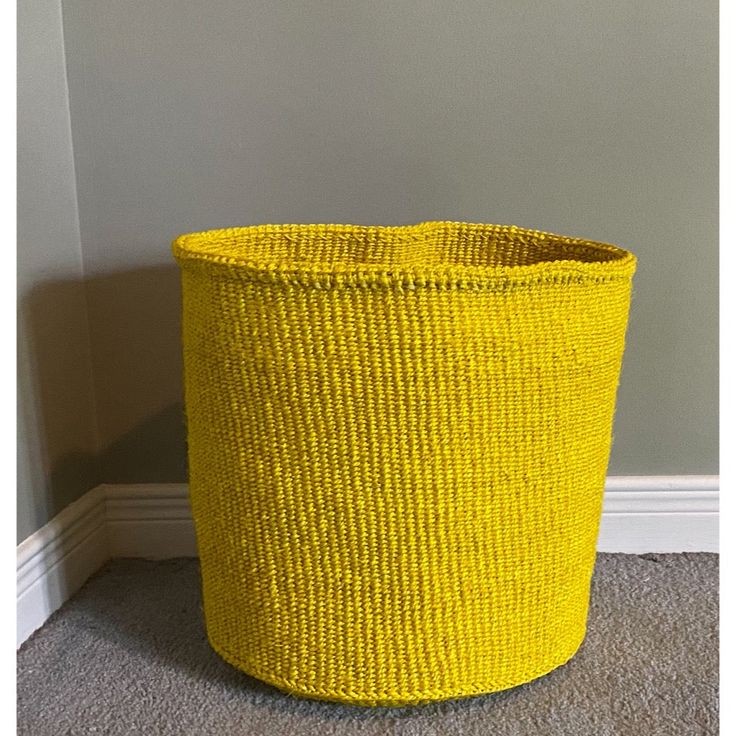 Handwoven Kenyan Kiondo Basket - Natural Sisal & Leather Handles